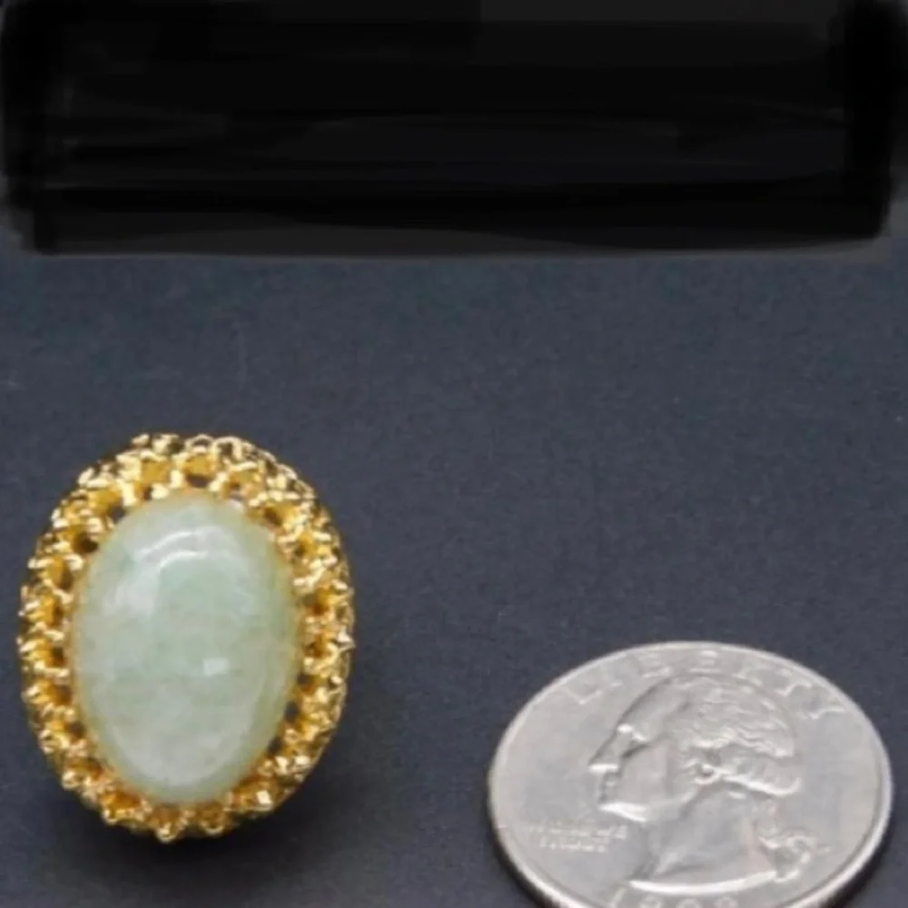 Stone ring‎ in gold tone adjustable setting